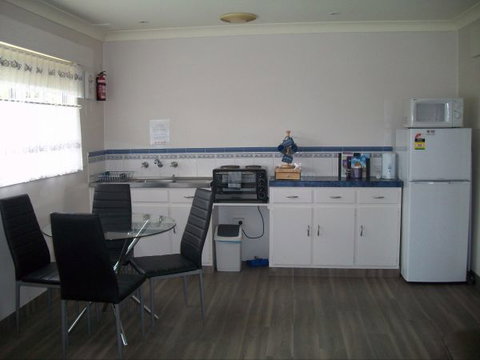 Top Of The Lake Holiday Units - Accommodation QLD 5