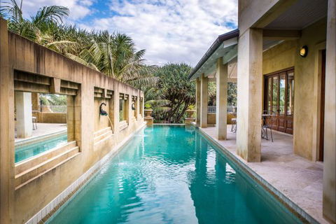 Victorias At Wategos - Accommodation QLD 3