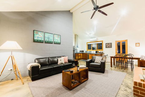 Alpine Edge Accommodation - Accommodation QLD 0