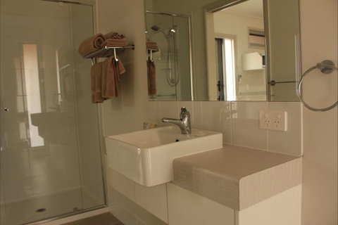 Cooper's Country Lodge - Accommodation QLD 2