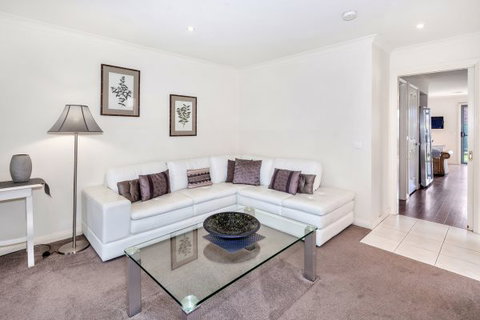 Phoenix House - Ballarat Townhouses - Accommodation QLD 1