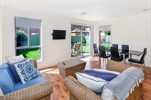 Phoenix House - Ballarat Townhouses - Accommodation QLD 3