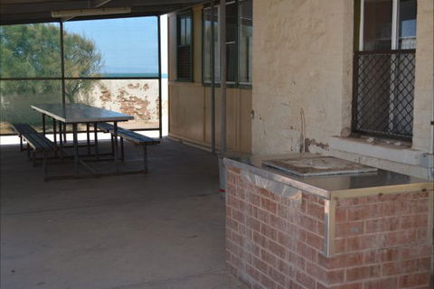 Point Lowly Lighthouse Cottages - Accommodation QLD 2