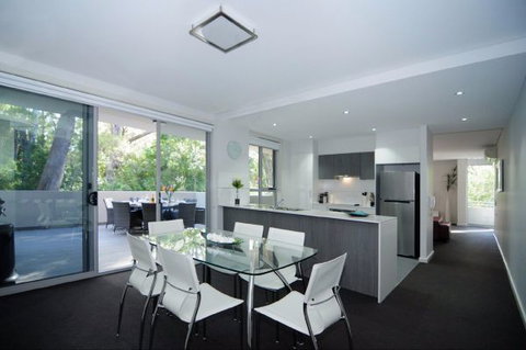 Aqua Leaf Apartment - Accommodation QLD 12