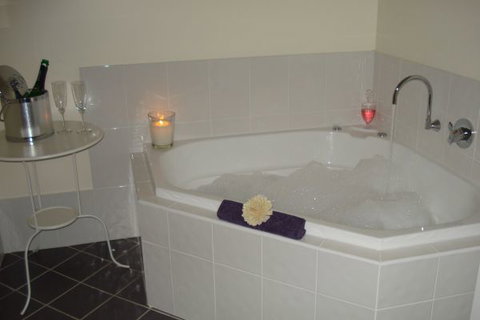 Auburn Pavilions - Accommodation QLD 3