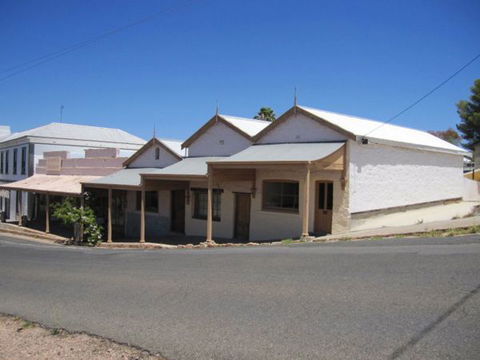 Carmines Antiques And Accommodation - Accommodation QLD 0