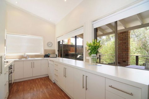 Aqua Leaf Apartment - Accommodation QLD 5