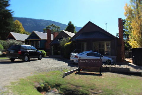 Mackey's Peak Villas - Accommodation QLD 0