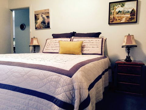 Pizzini's Vineyard Guesthouse - Accommodation QLD 1
