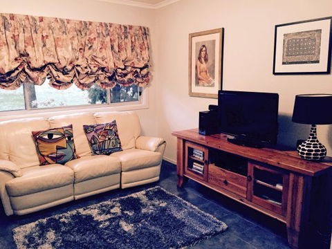 Pizzini's Vineyard Guesthouse - Accommodation QLD 2