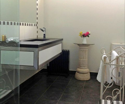 Pizzini's Vineyard Guesthouse - Accommodation QLD 3