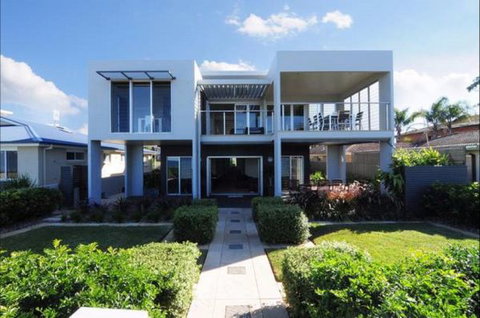 Aqua Leaf Apartment - Accommodation QLD 2