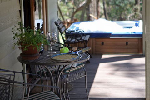 Mirkwood Forest Self-Contained Spa Cottages - Accommodation QLD 1