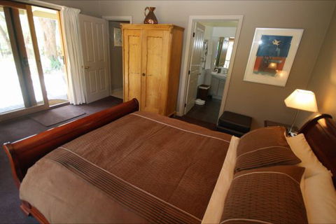 Mirkwood Forest Self-Contained Spa Cottages - Accommodation QLD 3
