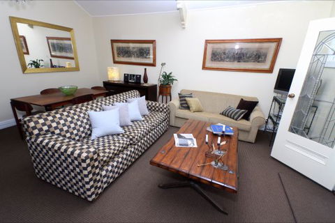 Mirkwood Forest Self-Contained Spa Cottages - Accommodation QLD 6