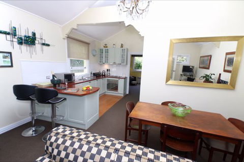 Mirkwood Forest Self-Contained Spa Cottages - Accommodation QLD 7