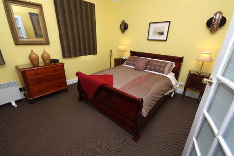 Mirkwood Forest Self-Contained Spa Cottages - Accommodation QLD 8