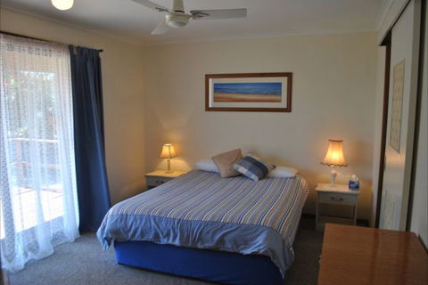 Clinton Cabin - Accommodation QLD 2