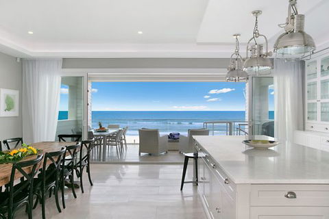 Oceans 74 - An Elite Holiday Home - Accommodation QLD 9
