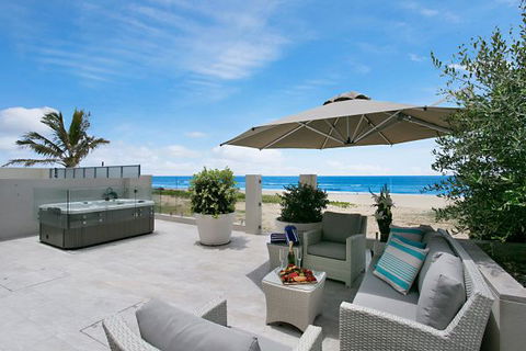 Oceans 74 - An Elite Holiday Home - Accommodation QLD 10