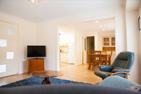 Unit 2 - Accommodation QLD 1