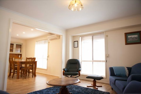 Unit 2 - Accommodation QLD 2