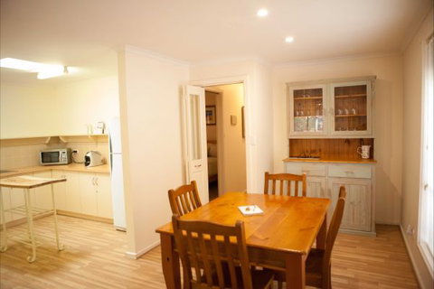 Unit 2 - Accommodation QLD 4