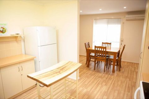 Unit 2 - Accommodation QLD 6