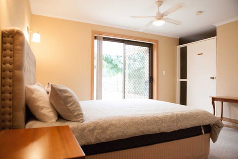 Unit 2 - Accommodation QLD 7