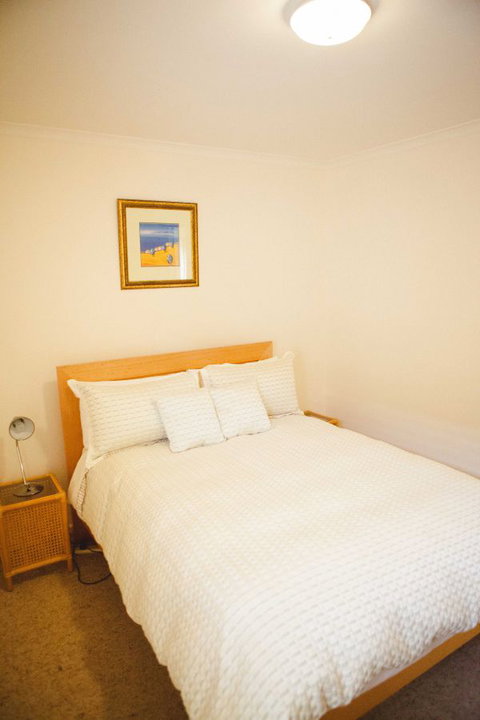 Unit 2 - Accommodation QLD 8