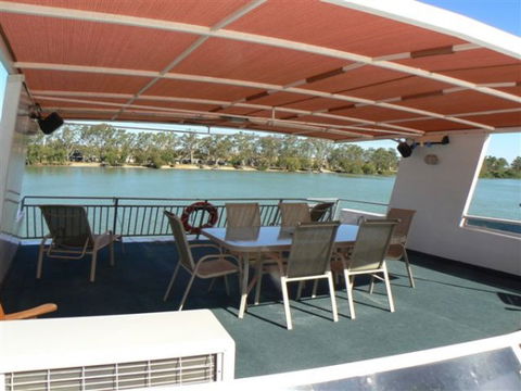 Takeme2 Houseboat - Accommodation QLD 5