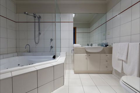 Eugenie's Luxury Accommodation - Accommodation QLD 4
