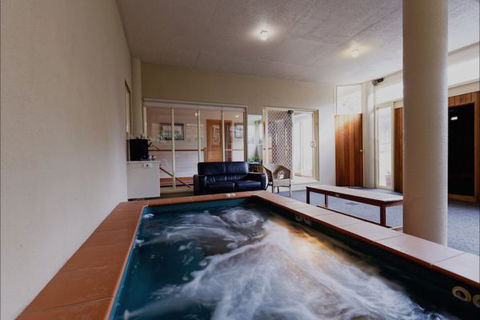 Eugenie's Luxury Accommodation - Accommodation QLD 7