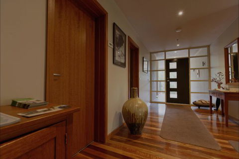 Eugenie's Luxury Accommodation - Accommodation QLD 9