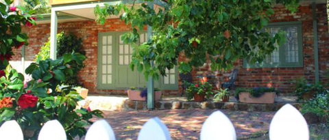 Kalamunda Carriages And Three Gums Cottage - Accommodation QLD 0