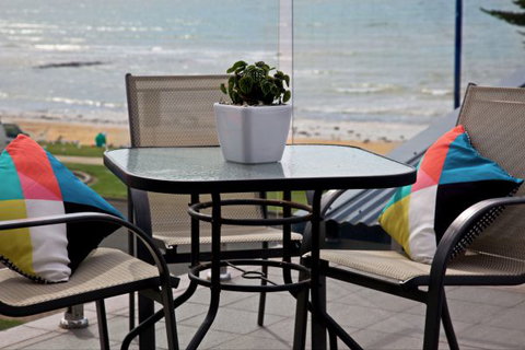Penguin Beachfront Apartments - Accommodation QLD 6