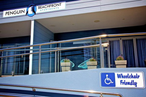 Penguin Beachfront Apartments - Accommodation QLD 7