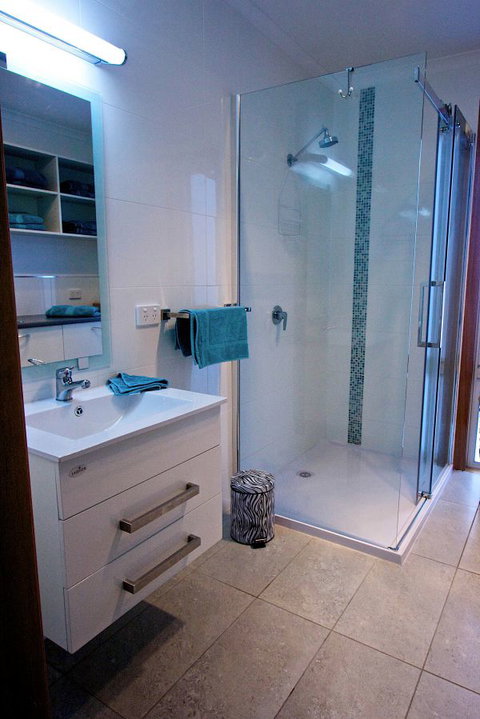 Penguin Beachfront Apartments - Accommodation QLD 9
