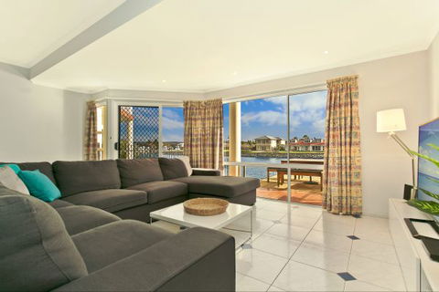 SALT Waterfront Apartment - Accommodation QLD 0