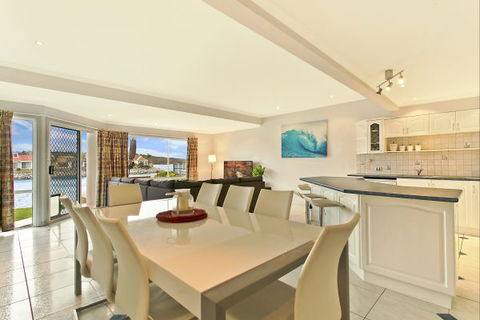 SALT Waterfront Apartment - Accommodation QLD 1
