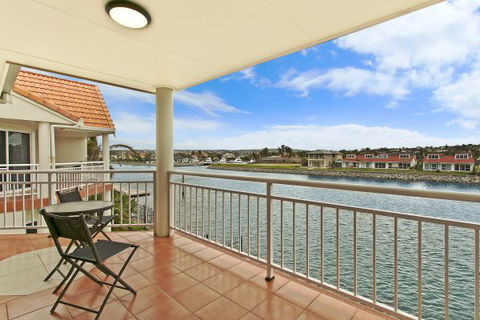 SALT Waterfront Apartment - Accommodation QLD 5