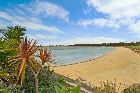 SALT Waterfront Apartment - Accommodation QLD 9