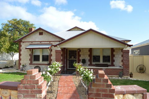 Two Cow Cottage Bed And Breakfast - Accommodation QLD 1