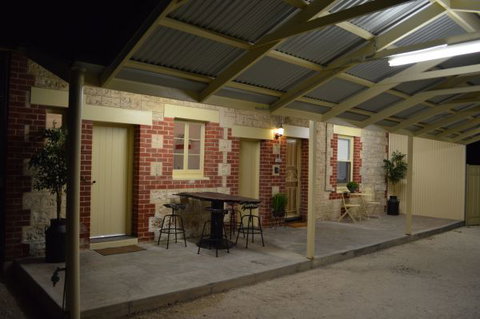 Two Cow Cottage Bed And Breakfast - Accommodation QLD 3