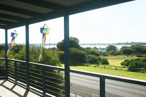 LJ Hooker Goolwa Holiday Rentals - 25 Barrage Road, Goolwa South - Accommodation QLD 2