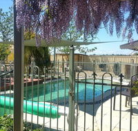 Must Love Dogs BB and Self-Contained Cottage - Accommodation QLD