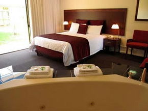 Comfort Inn Deakin Palms - Accommodation QLD 0