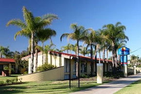Comfort Inn Deakin Palms - Accommodation QLD 4