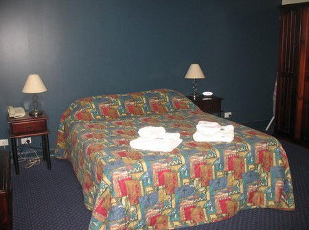 Atherton Hotel - Accommodation QLD 2