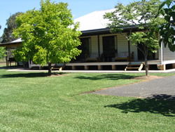 Lovedale Country Lodge - Accommodation QLD 1